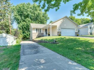 1379 Clarence Ct, Saint Paul, MN 55106