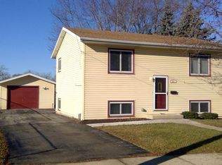 251 Chapel Ter, Burlington, WI 53105