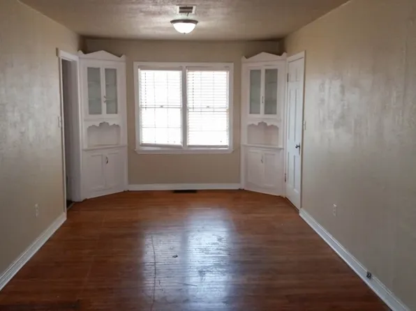 1225 W Garza St, Slaton, TX 79364