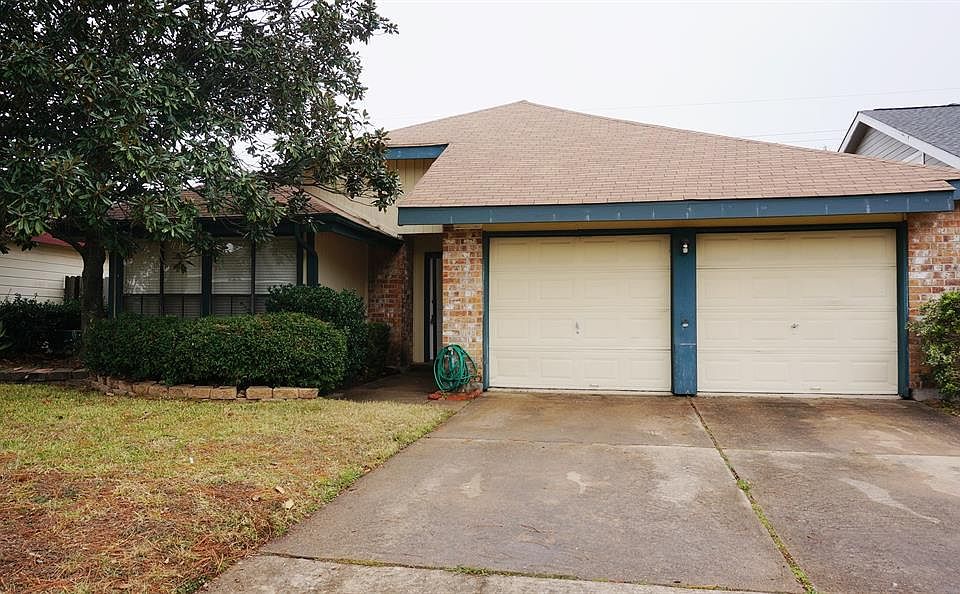 1st image of 19802 Lake Hollow Ln