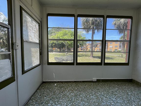 3rd image of 4304 NW 9th Ave APT 31