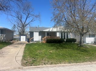 1124 Clifton St NE, Cedar Rapids, IA 52402