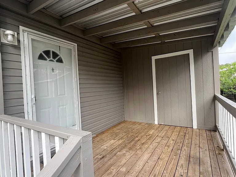 20498 Trinity Way — Photo 2