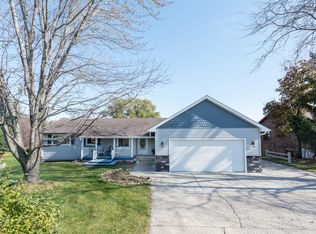 9187 Edgebrook Dr, Northfield, MN 55057