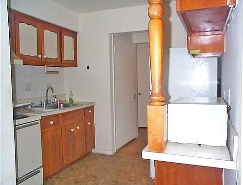 4th image of 15 Lexington Ln #B