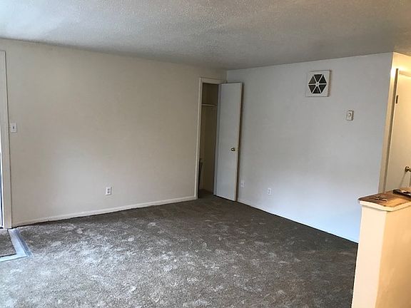 3rd image of 6115 Alexander St #201