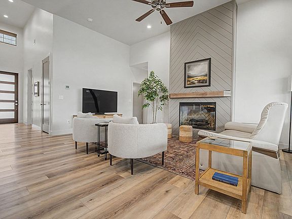 5th image of 260 Maggie Dr