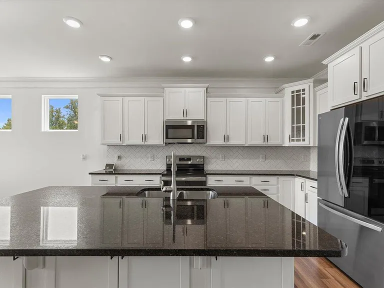 155 Bourne Dr — Photo 6
