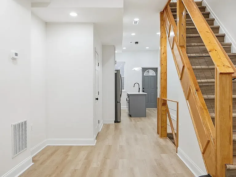 744 N Patterson Park Ave — Photo 7