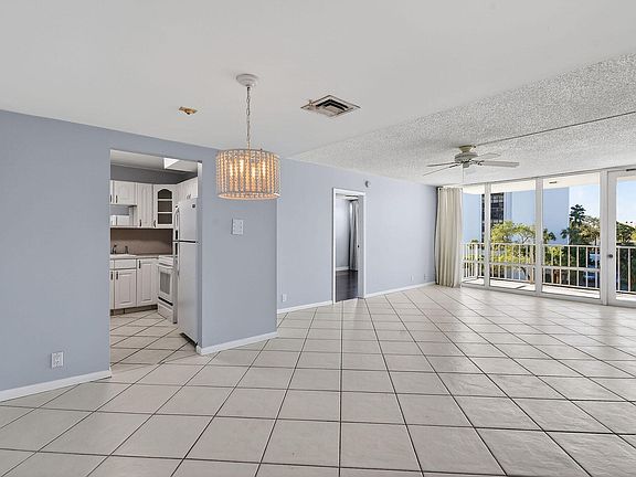 3rd image of 336 Golfview Rd APT 408