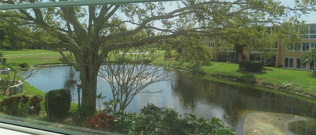 225 Country Club Dr APT C225