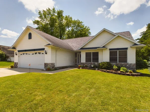 5724 Clark St, Peck, MI 48466