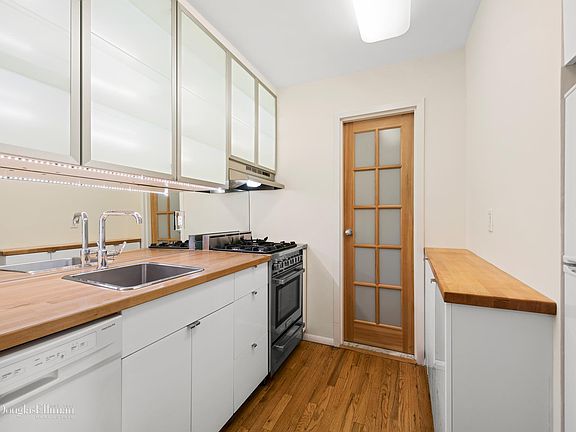 2nd image of 320 W 19th St APT 5C