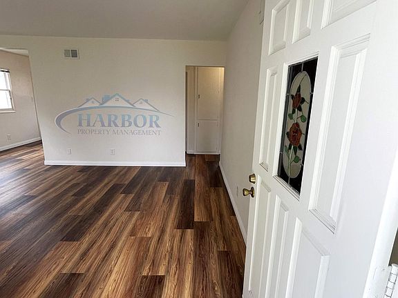 3rd image of 16411-16413 Gramercy Pl