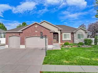 1087 Banbury Dr, Syracuse, UT 84075