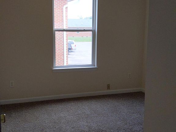 5th image of 70 Cambridge Dr APT 19