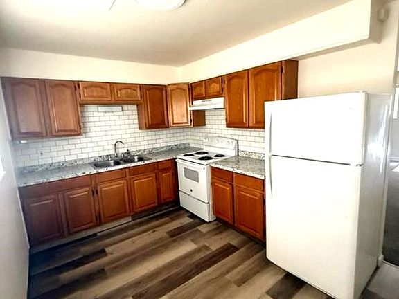 5th image of 1030 Dayton St APT 1