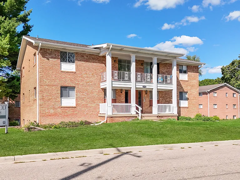 Creekwood Apartments — Photo 11
