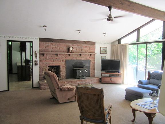 3rd image of 24 Woodmere Dr
