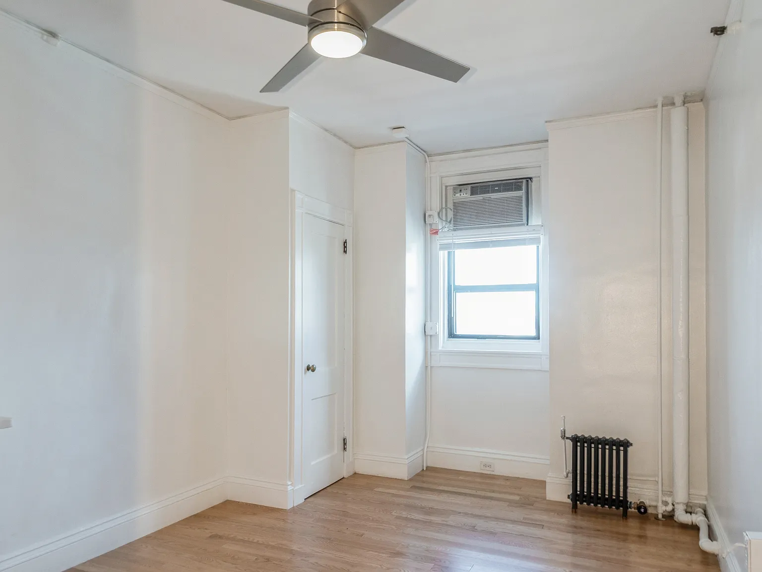 Studio, 250 sqft, $2,450 — Photo 4
