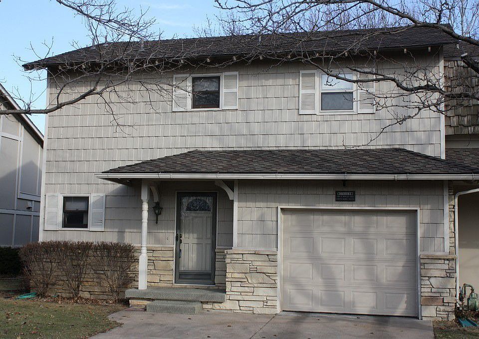 Lovely townhome style end unit Condo is one of the largest here!