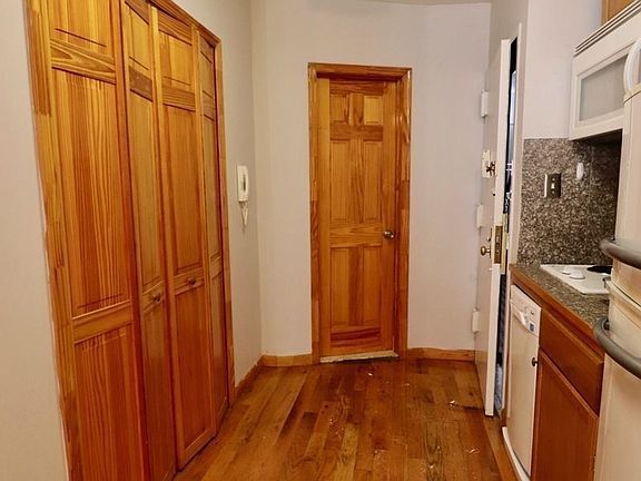 3rd image of 331 W 43rd St #5DD