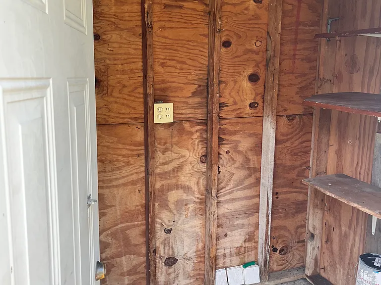 741 Valerie Ln — Photo 16