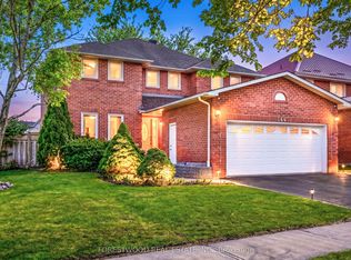 566 Huntington Ridge Dr, Mississauga, ON L5R 2X7