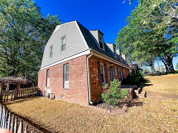 4th image of 55 Montclair Dr