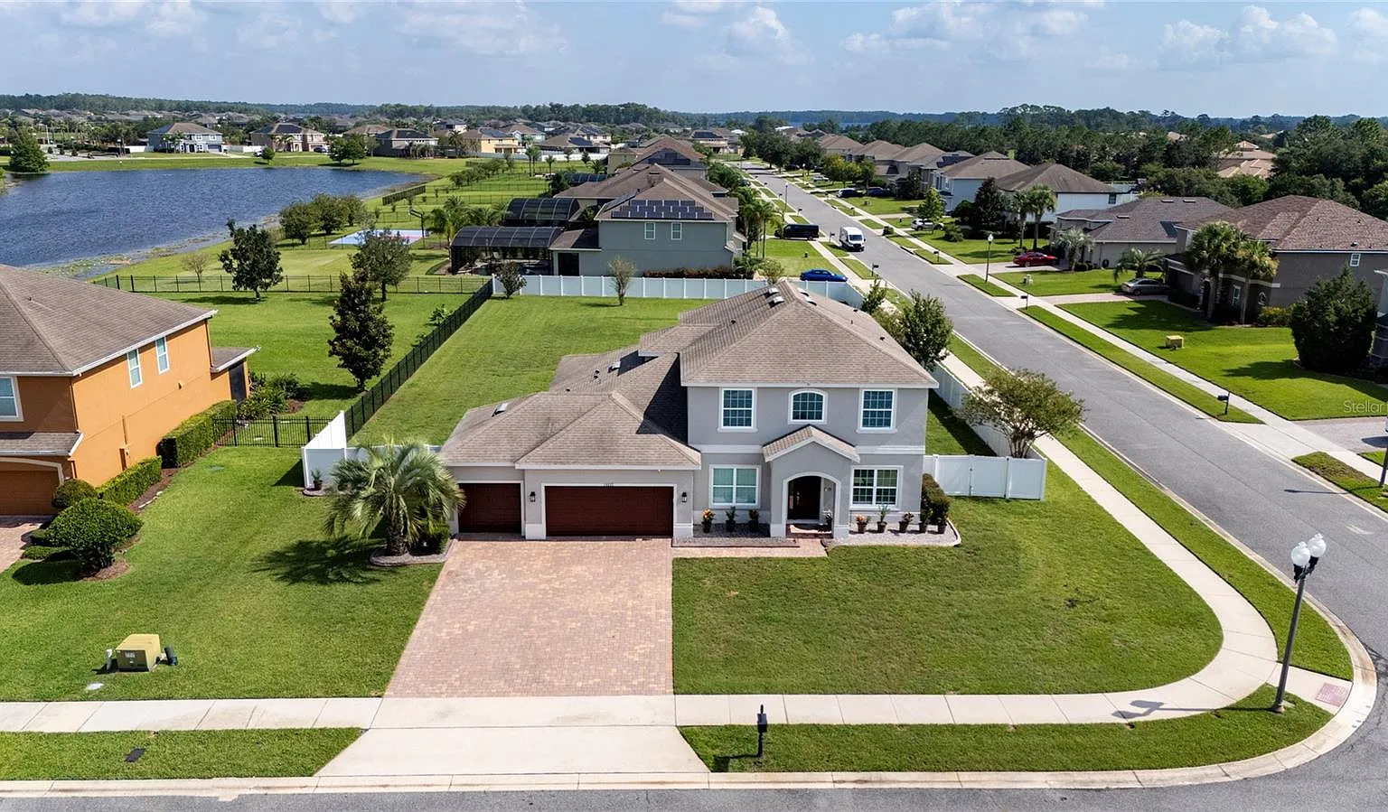 5 bed, 3.5 bath, 3300 sqft, $5,000 — Photo 2