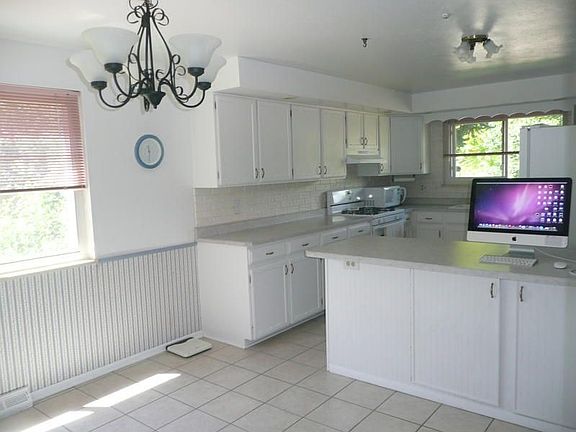 Kitchen Eating Space