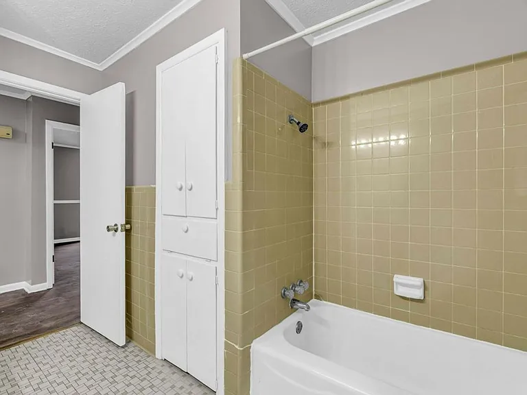 1007 Eisenhower Dr — Photo 24