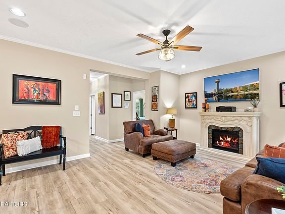 3rd image of 354 Alexis Ln