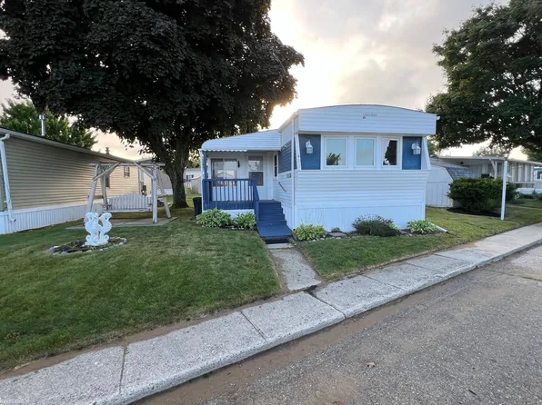 405 Silver Sand Dr, Pt Sanilac, MI 48469