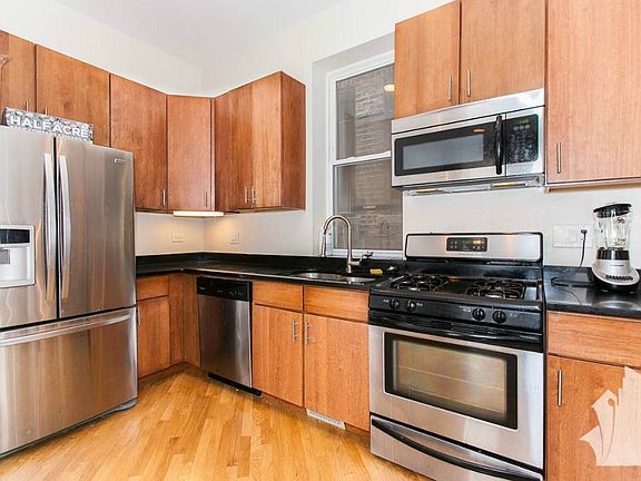 4th image of 1351 N Ashland Ave #1