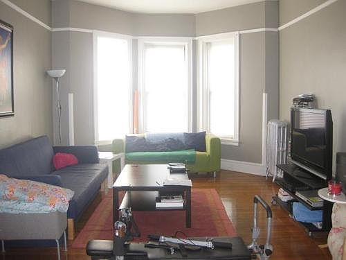 2nd image of 664 W Oakdale Ave APT 1