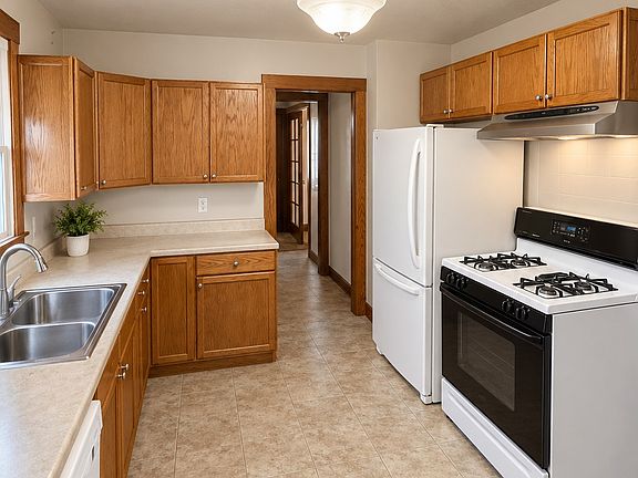 4th image of 550 Maple St