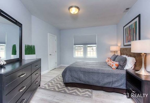 5th image of 15 W Davis St #D-208