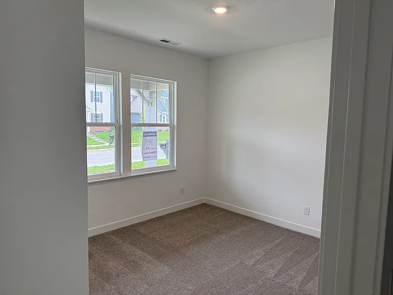 411 Eisenhower St — Photo 5