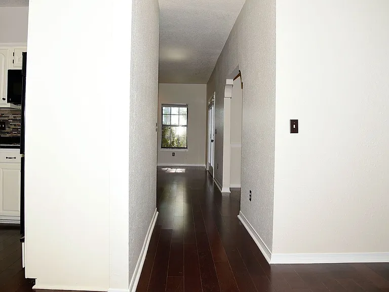 116 Baywind Dr — Photo 3