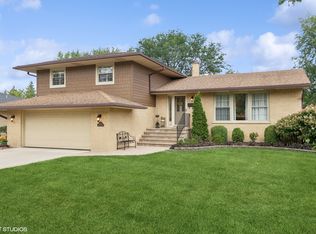4404 Peacock Ln, Rolling Meadows, IL 60008