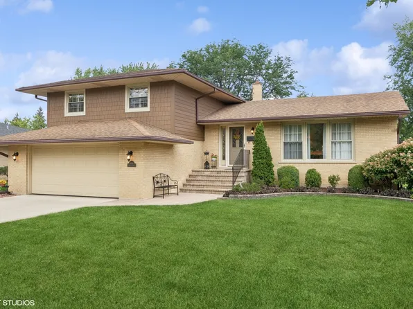 4404 Peacock Ln, Rolling Meadows, IL 60008