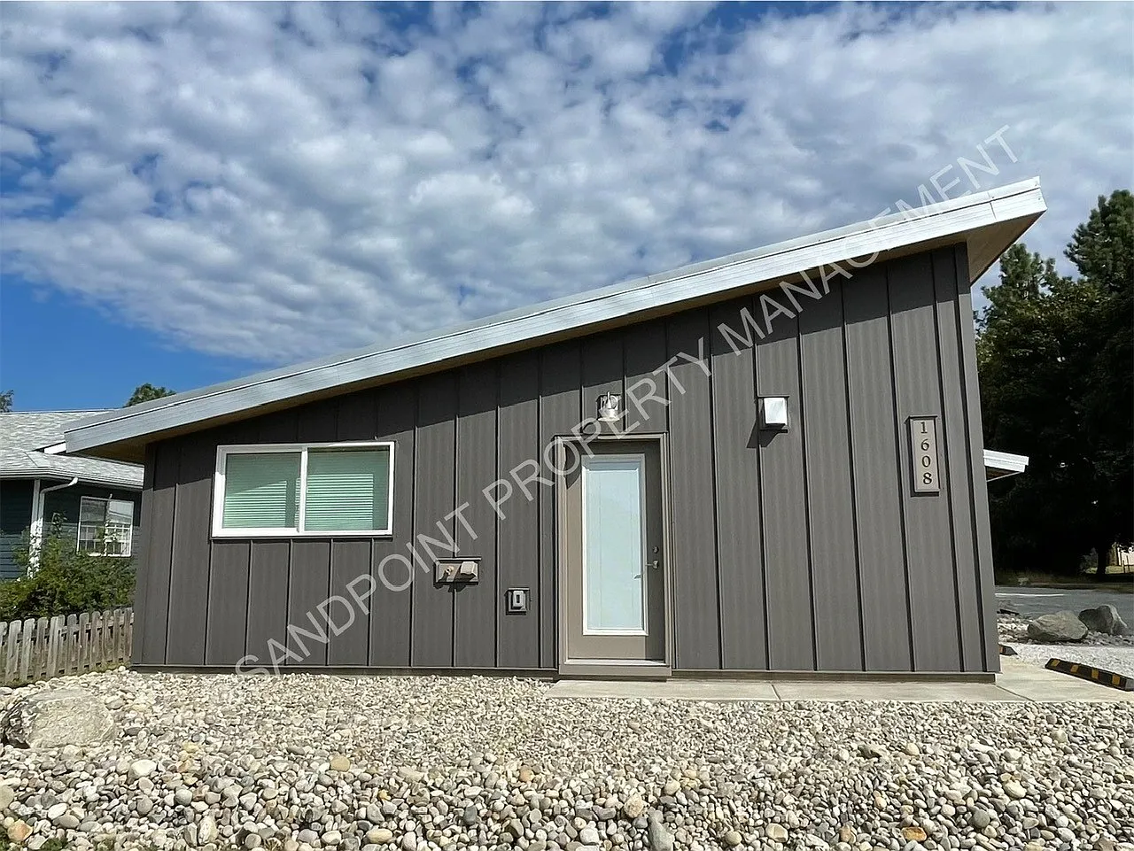 2 bed, 860 sqft, $1,600 — Photo 2
