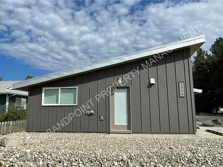 1608 Cedar St #1 — Photo 2
