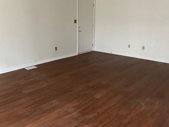 3rd image of 3104 Carrier Ave