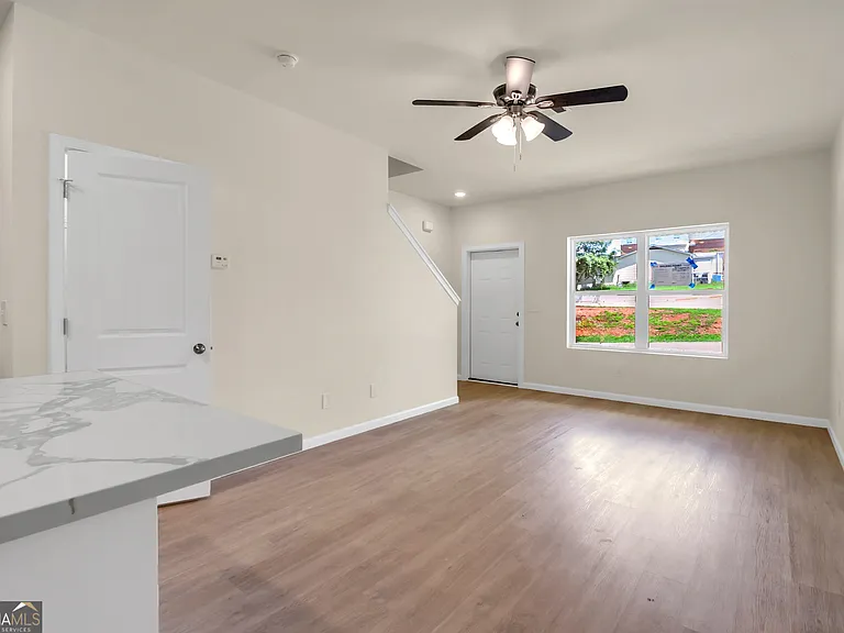 50 S Jackson St #202 — Photo 4