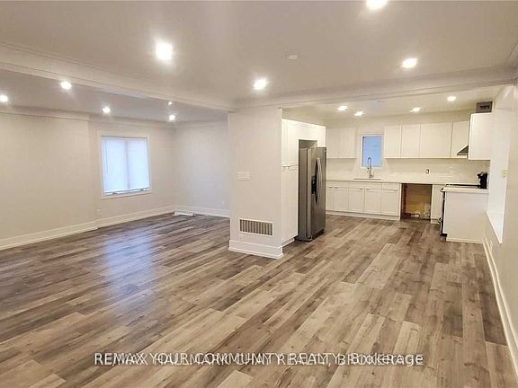 3rd image of 953 Yonge St