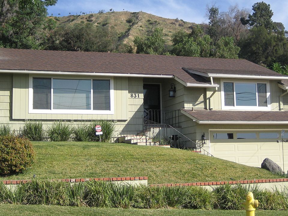 1st image of 831 Crescent Dr
