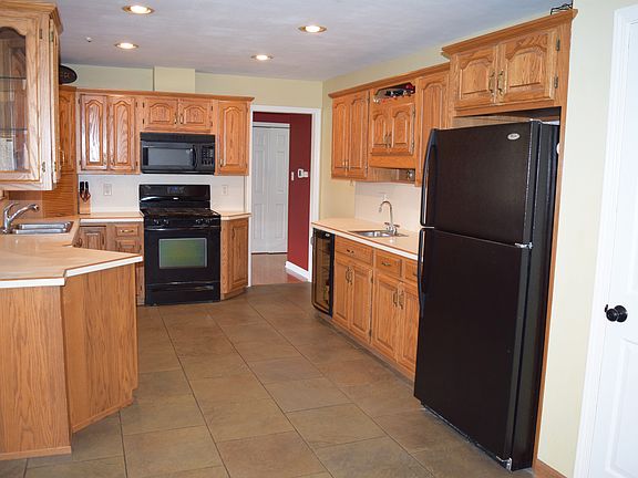 3rd image of 523 Sudbury Ct