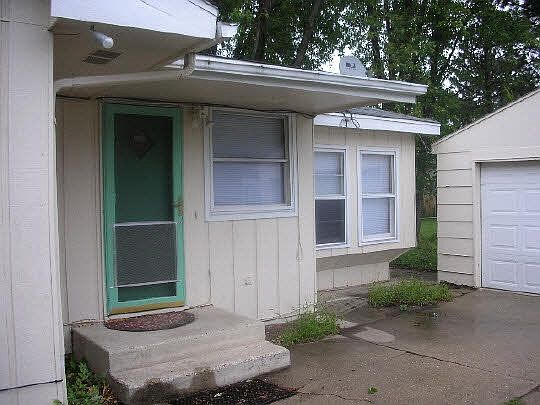 3rd image of 3320 Tannenbaum Ln